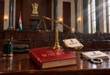 एससी-एसटी एक्ट के प्रावधान के तहत अदालती आपराधिक प्रक्रिया और न्याय के तराजू के पलड़ों की असामान्य स्थिति के जरिए विधायी असंतुलन को दर्शाया गया है।